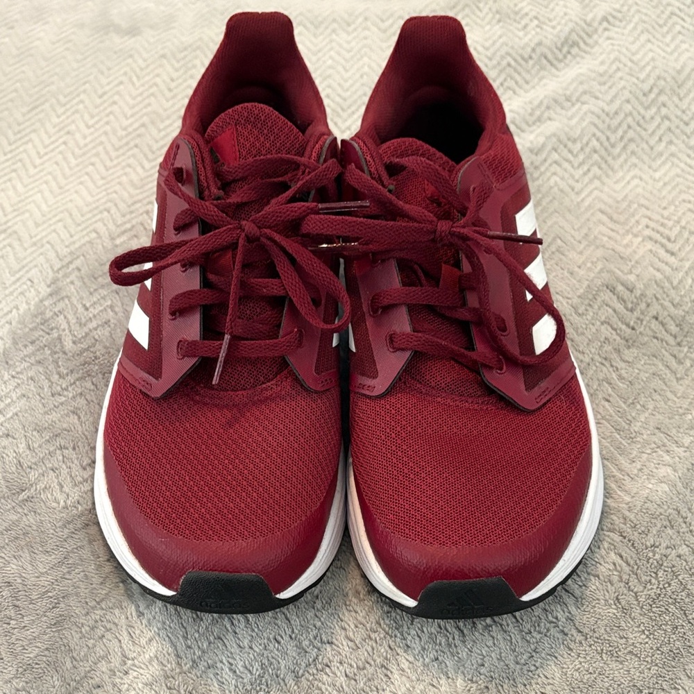 Maroon adidas cloudfoam sneaker